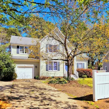 House near RDU and RTP with modern bathrooms and first floor bedroom