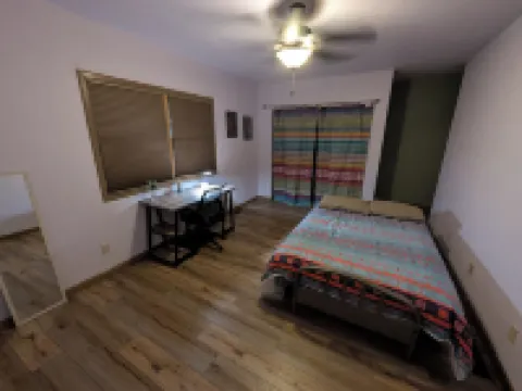 Inviting & Spacious~ Balcony~Propane Fire Pit~BBQ