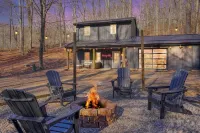 Hot Tub~Firepit~Axe Throw~Near Ash, Old man’s cave, Cedar falls