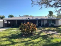 Charming Coastal Oasis 2Bed/2 Bath Cottage Close to Beach and Downtown-Southgate