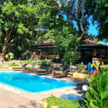 Cresta Riley's Hotel