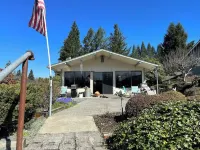 1 Bedroom Retro Riverside Home with view ! Hoteles en Sultan