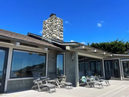 Gateway to Big Sur, 10 Min to Carmel Restaurants. Pebble Beach 8 Miles Away Отели рядом с достопримечательностью «Заказник Пойнт Лобос Стейт»