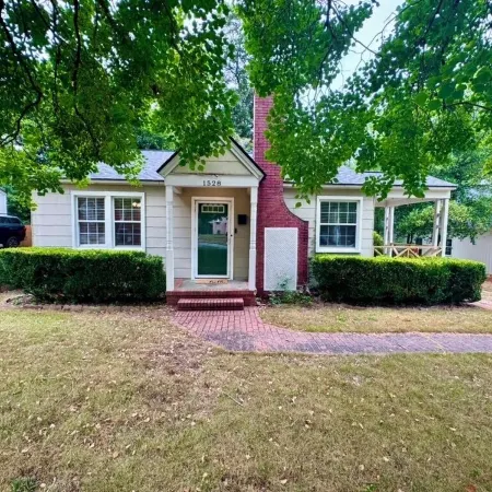 Charming 2-bedroom house with WiFi, Minutes from Masters & Downtown Augusta