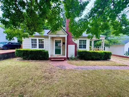 Charming 2-bedroom house with WiFi, Minutes from Masters & Downtown Augusta