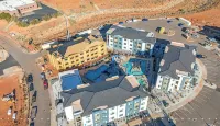 "LUXURY WATER PARK. Sleeps 24. 4BR Resort Townhome. Paradise Close to Zion
