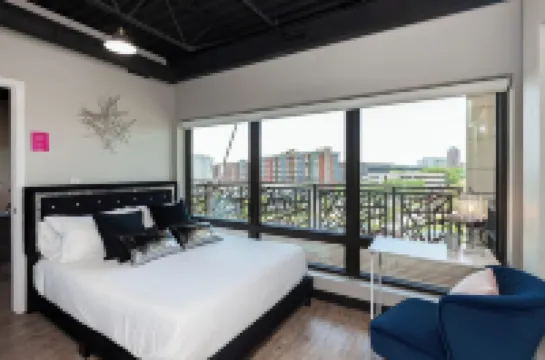 The Cartier Lux DT Apt w/Skyline view Hotels in 