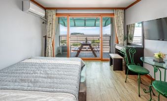 Taean (Anmyeondo) Carib Pension