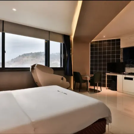 Yeongdeok Gangguhang Cloud Hotel