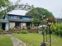 Gangneung Clay House Pension Отели рядом с достопримечательностью «Музей Тэгваллён»
