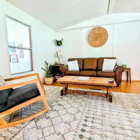 Cozy basecamp minutes from waterfalls, hiking and climbing