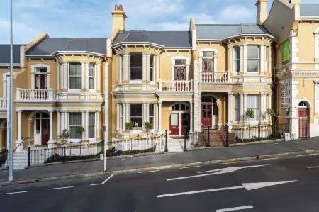 Star Struck on Stuart Отели рядом с достопримечательностью «Clocktower Building Leith Street»