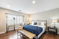Breathtaking Meadows by AvantStay Temecula Group Retreat Pool Pickleball Firepit Hot Tub