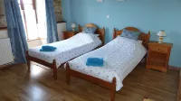 Au Clair du Soleil Hotels in Moreilles
