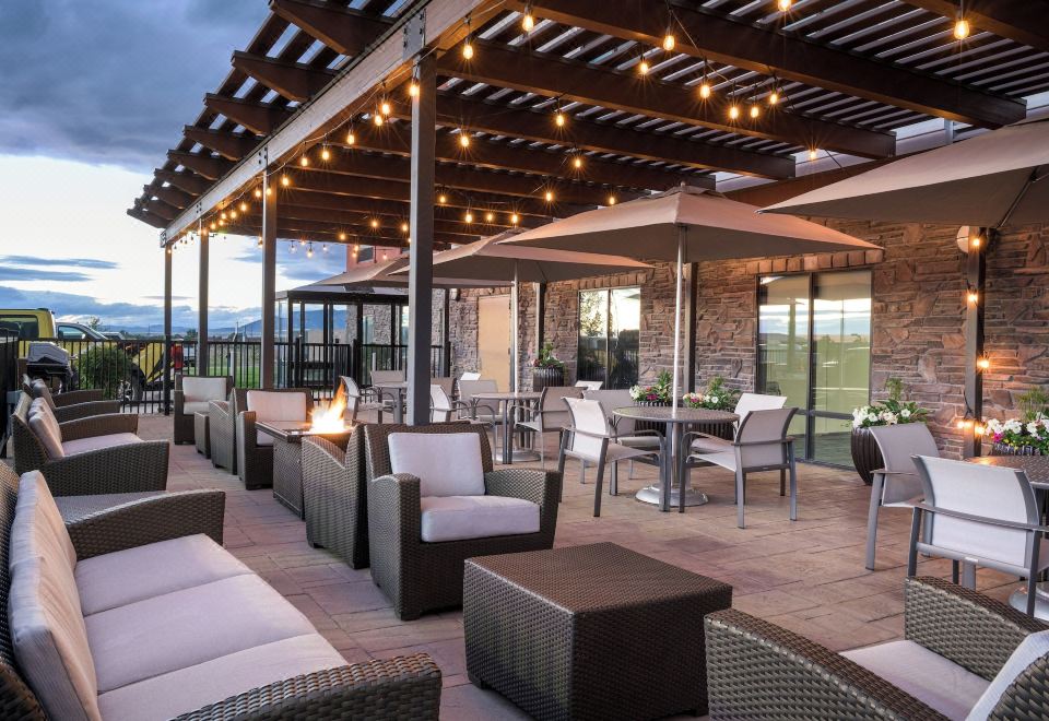 [Holiday Inn Express & Suites Belgrade의 깨끗한 로비]