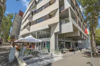 Waterloo St Apartments by Urban Rest Hotels near Mark Hanham Gallery