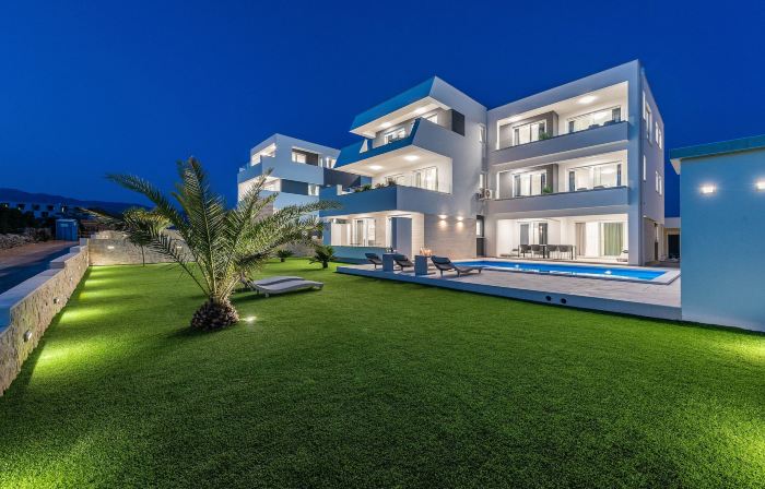 Apartments & Rooms Pool Villas Maris