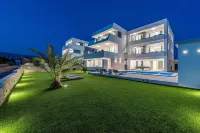 Apartments & Rooms Pool Villas Maris - 4-Sterne