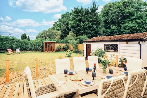 Norfolk Luxe Beach House Sleeps 8 Dog Friendly