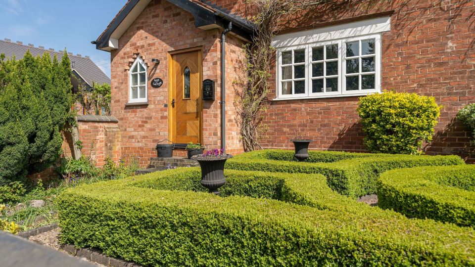 Beautiful Country Cottage for up to 8 people