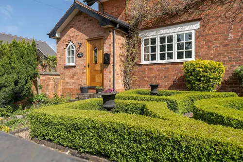 Beautiful Country Cottage for up to 8 people