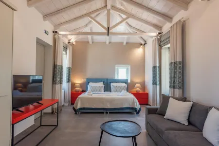 Sampatiki Suites - Seaview Luxury Suites with Breakfast and Spa