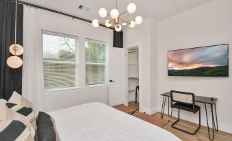 Paradise Palace Best Rooftop in Htx w Hot Tub