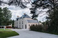 Domaine de l'Ecorcerie فنادق في Liguge