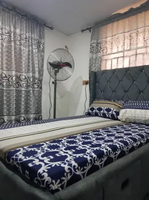 Lagos 1-Bed Apt Sleeps 2 with AirCon & Parking Hotels in Lagos Island