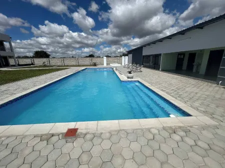 Luxurious Motherland Apartments Отели в г. Кафуэ