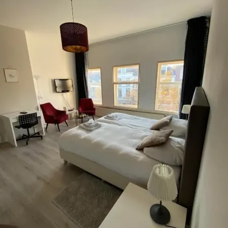 Hotel La Noire - Delft City Centre