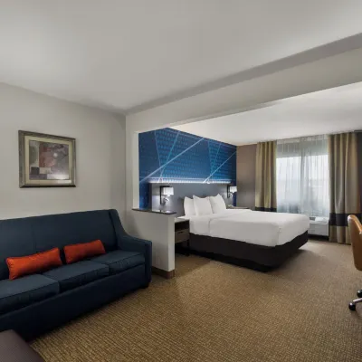 Comfort Inn & Suites Hotels near Saint Johns Park