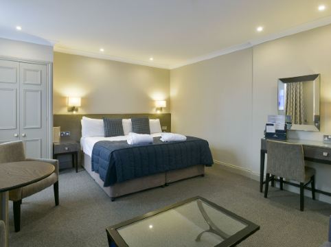 Crown & Mitre Hotel