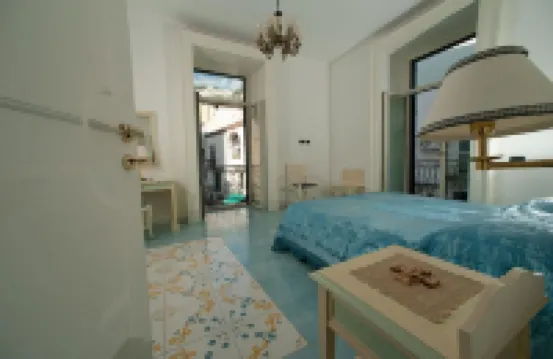 德拉莫尼卡廣場酒店