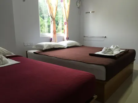 Feel Guest House - Adults Only Отели рядом с достопримечательностью «Mahamuni Paya»