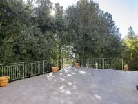 Apartment Near Donatello Sculpture - Swimmingpools