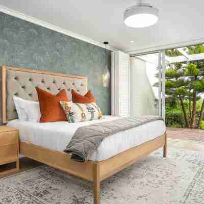 Dolphin Beach E30 Rooms