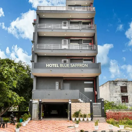 Hotel Blue Saffron Отели рядом с достопримечательностью «Северный Дели»