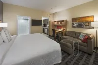 TownePlace Suites Ottawa Kanata - مسبح