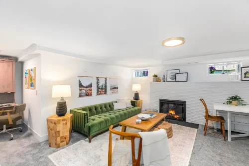 Lilac in Law, Picturesque Lower Unit - Apartments