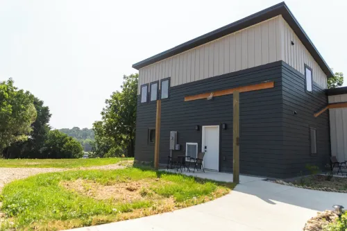 Bluffside Gardens Hotel di Decorah