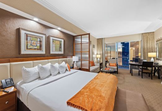 시그니처에서의 럭키 젬 펜트하우스 스위트