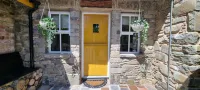 Frontview Cottage - Two Bedroom - Sleeps 6 Guests