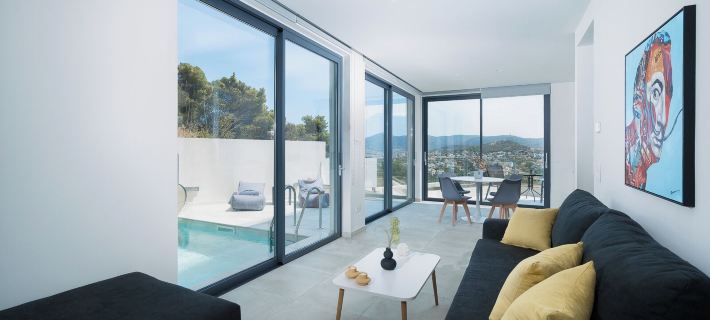 White Cliff Luxury Suites Hotels in Markopoulo Mesogaias