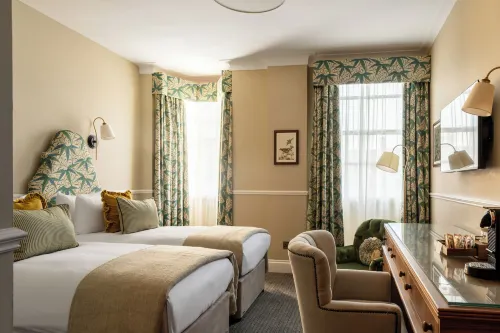 The Drayton Court Hotel Hotels in London Borough of Ealing
