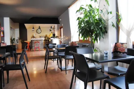 Pey Resort Отели в г. Сорт