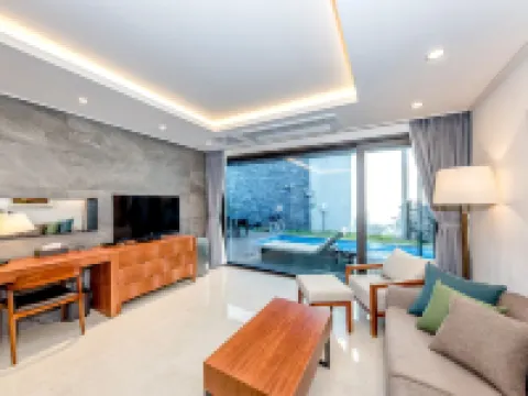 Arts Spa & Poolvilla Hotels near Udo
