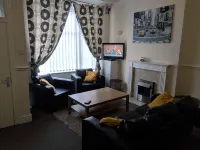 4 Bedroom House at Fern Lodge Preston Serviced Accommodation - Free WiFi & Parking