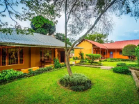 Banana Village Hotels in Busiro