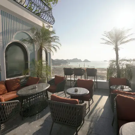 The Moon Boutique Hotel Cat Ba Отели рядом с достопримечательностью «Порт Cat Ba»